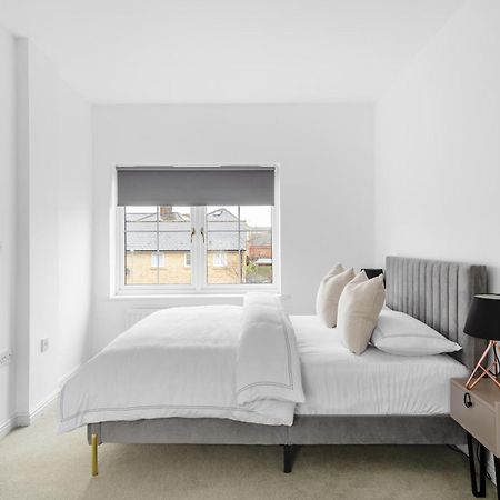 Luxurious 3 Bed House With Free Parking, Close To The Train Station & Town Брэйнтри Экстерьер фото