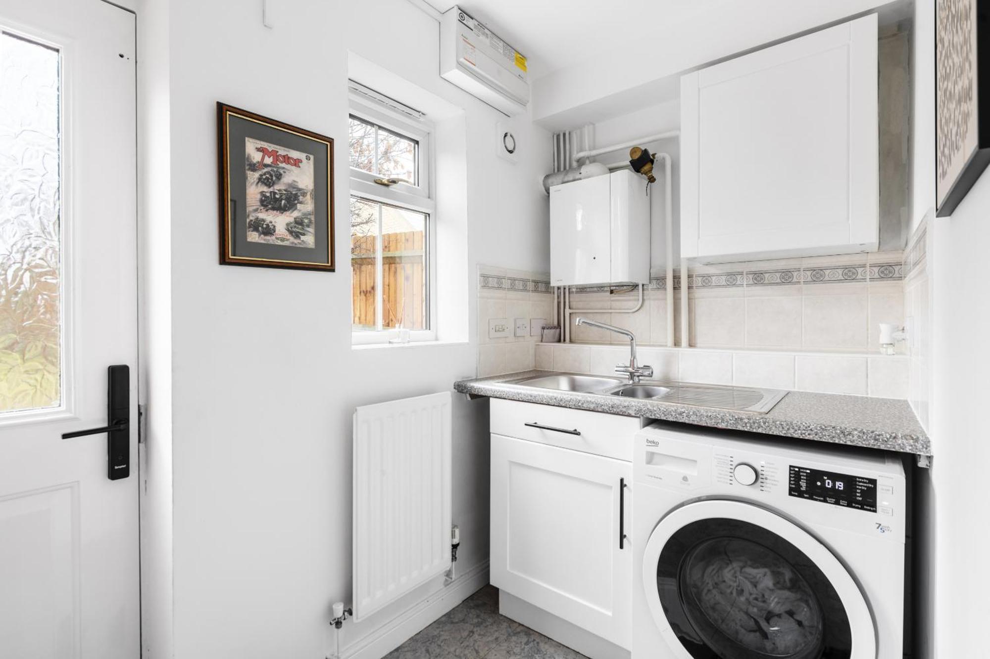 Luxurious 3 Bed House With Free Parking, Close To The Train Station & Town Брэйнтри Экстерьер фото